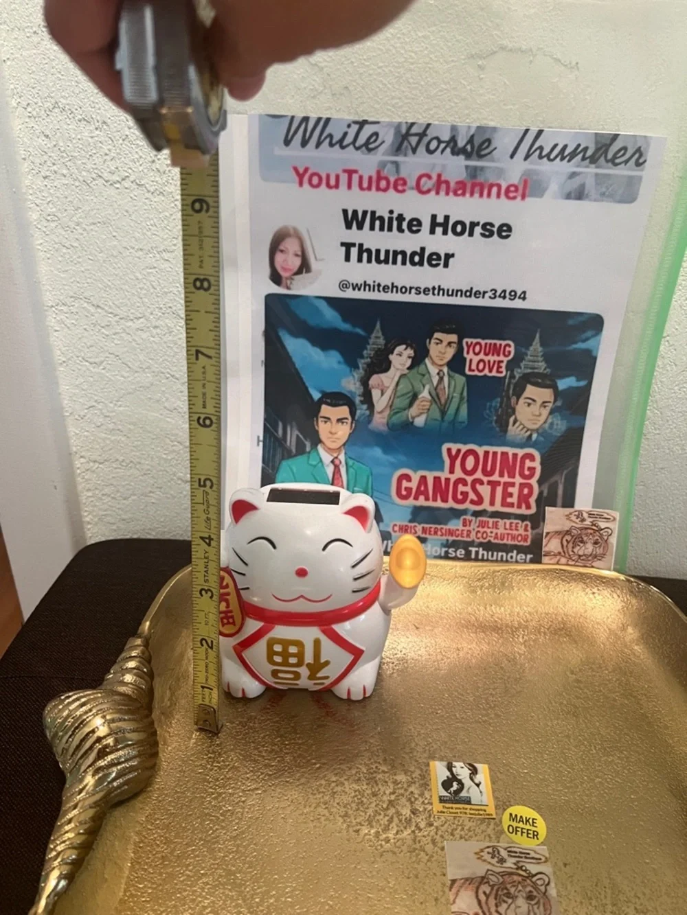 #1822** White and Red Lucky Cat Solar-Powered Coin Bank